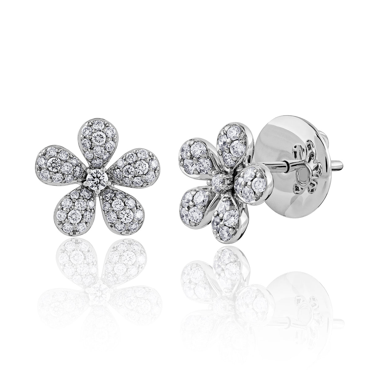 Nice flower studs, good for all occasions. Large size.