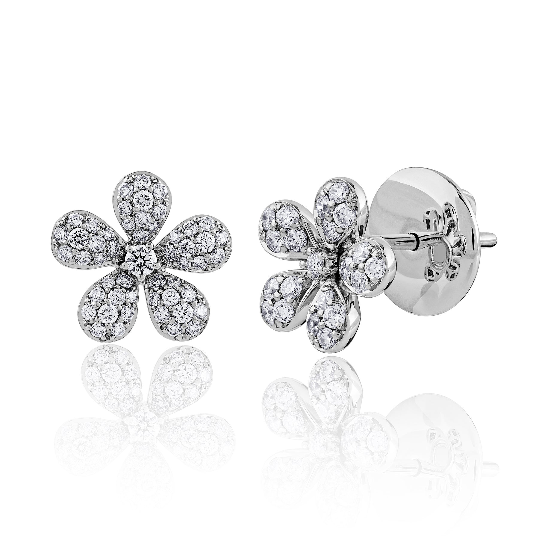 Nice flower studs, good for all occasions. Large size.