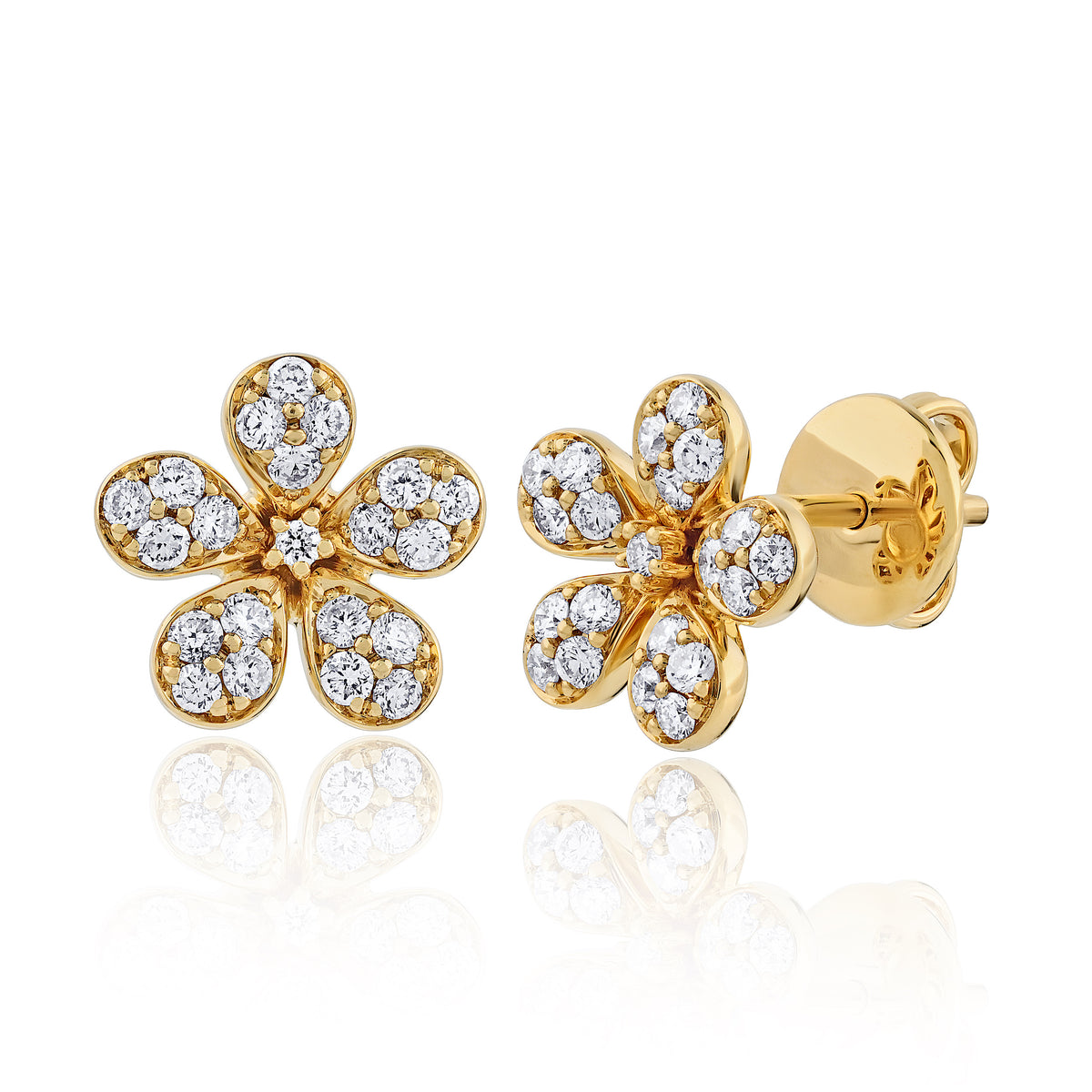 Nice flower studs, good for all occasions. Small size, Yellow gold.